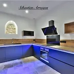 Village House بيت للعطل